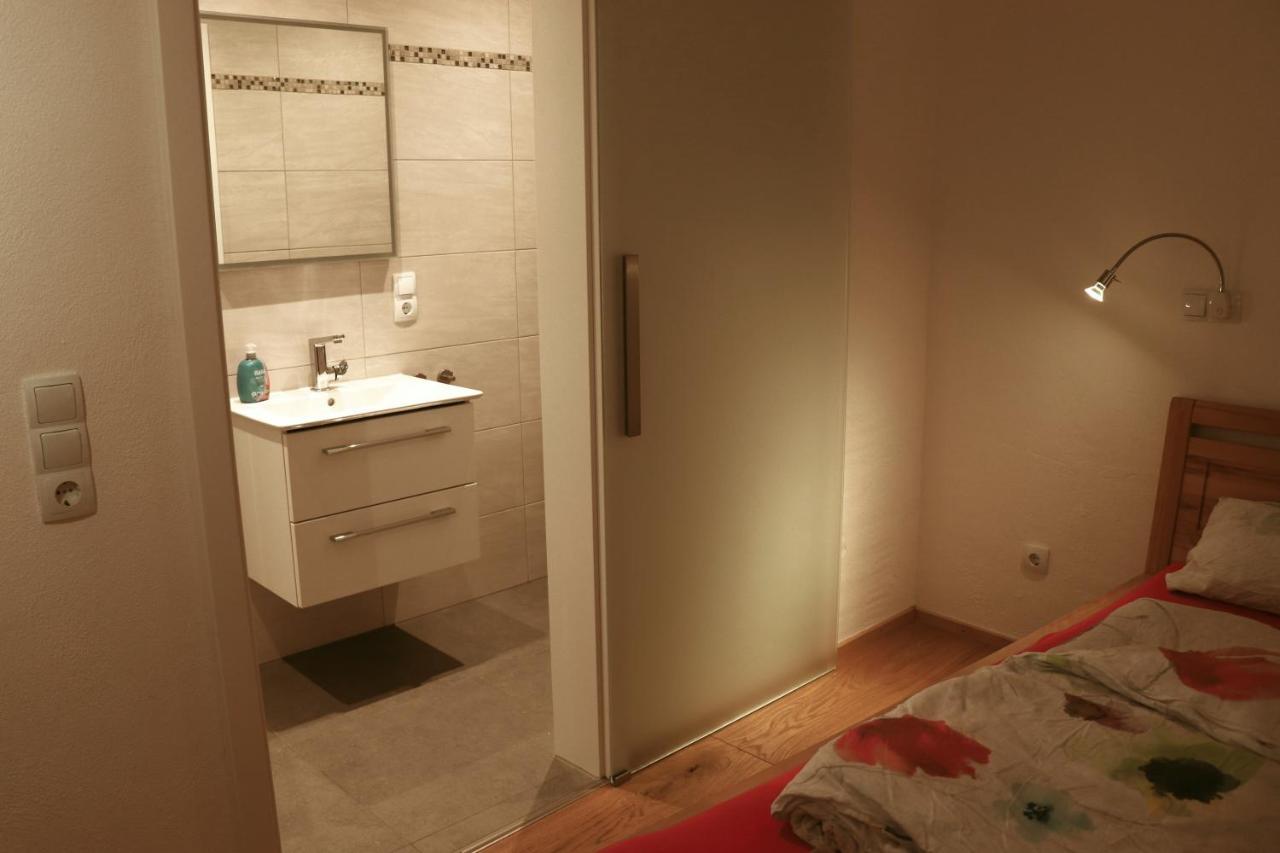 Stilvolle Wohnung Auf 50 M² Mit Parkplatz Und Wifi Kraiburg am Inn Extérieur photo
